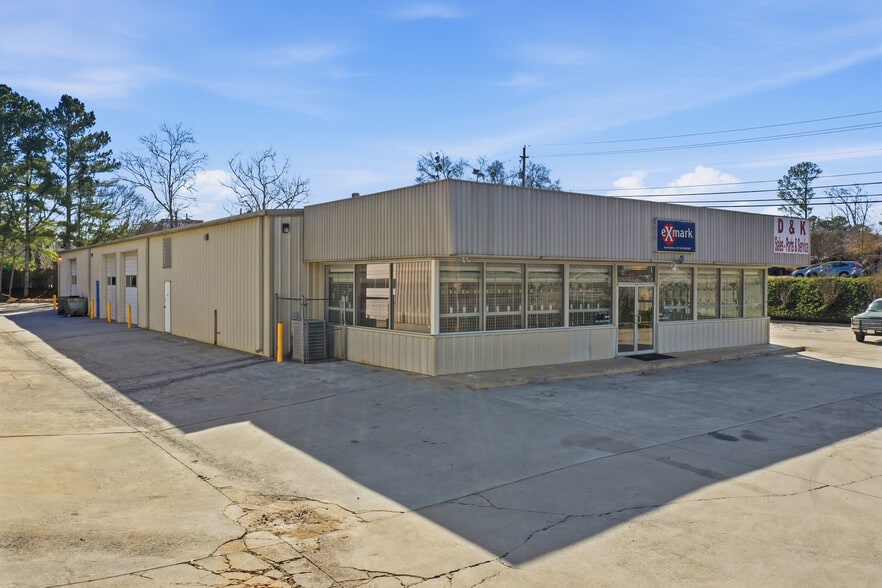 2140 Canton Rd, Marietta, GA à vendre - Photo principale – Image 1 sur 9