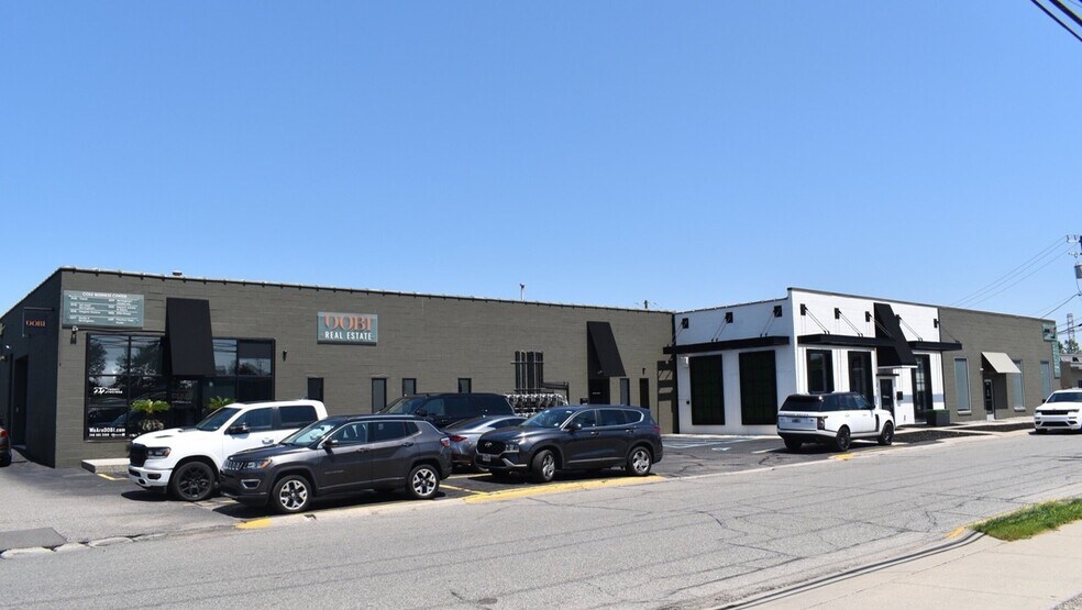 2211-2255 Cole St, Birmingham, MI à louer - Photo de l’immeuble – Image 1 sur 2