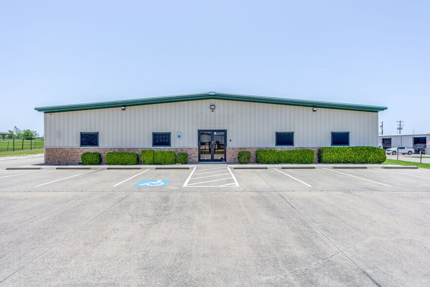1916 Lone Star Rd, Mansfield, TX à louer - Photo de l’immeuble – Image 2 sur 15