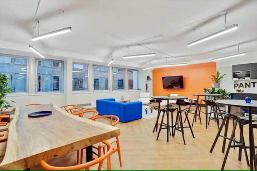 27 Rue De Surène, Paris à louer - Photo de l’immeuble – Image 2 sur 7