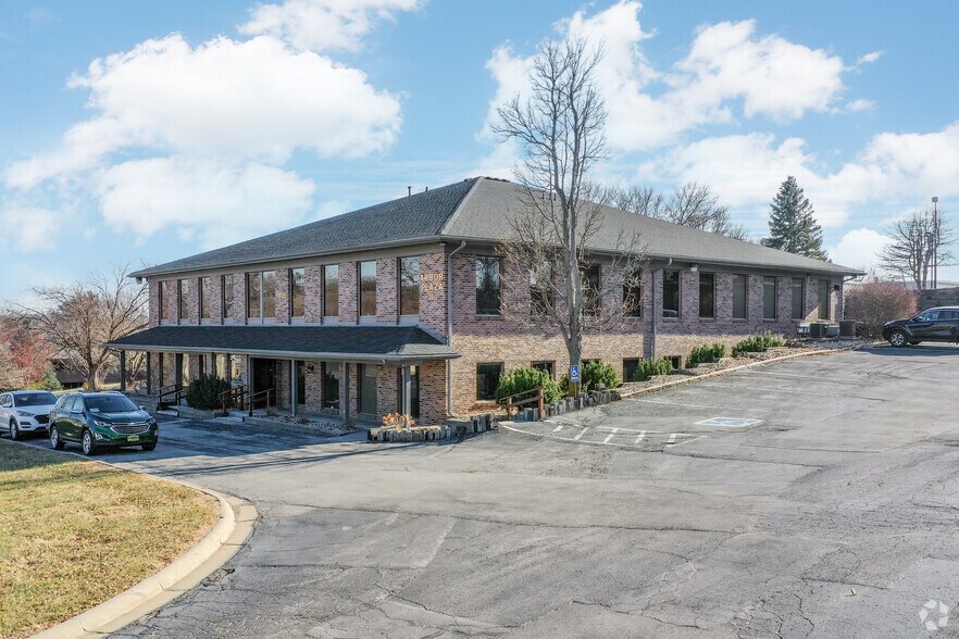 11725 Arbor St, Omaha, NE à louer - Photo de l’immeuble – Image 1 sur 7
