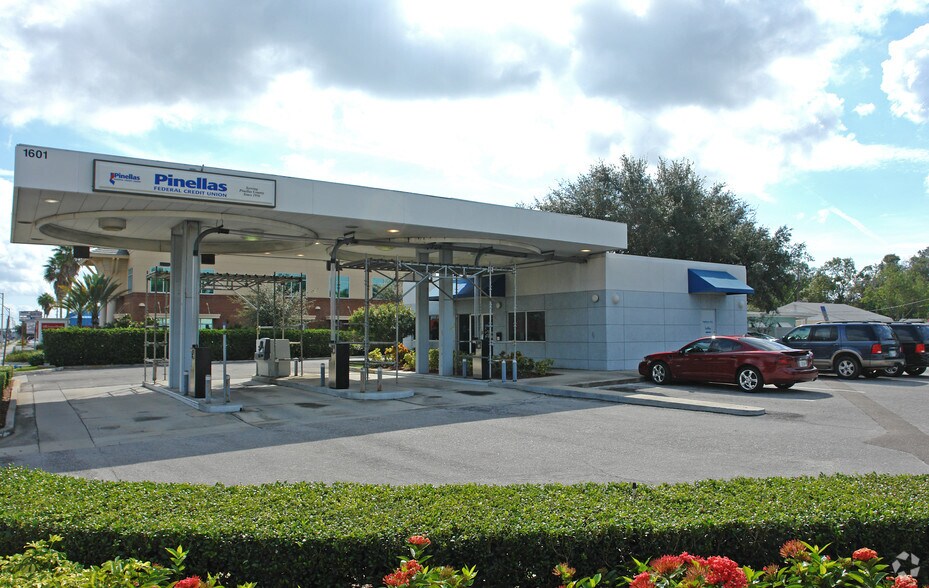 1601 Gulf To Bay Blvd, Clearwater, FL à louer - Photo principale – Image 2 sur 9