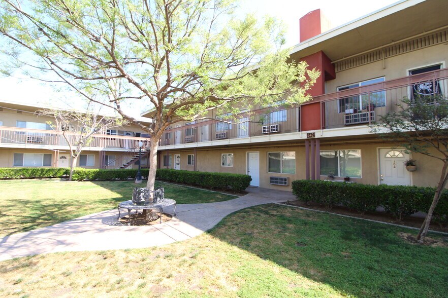 532-620 N Fulton St, Fresno, CA à vendre - Photo de l’immeuble – Image 3 sur 11