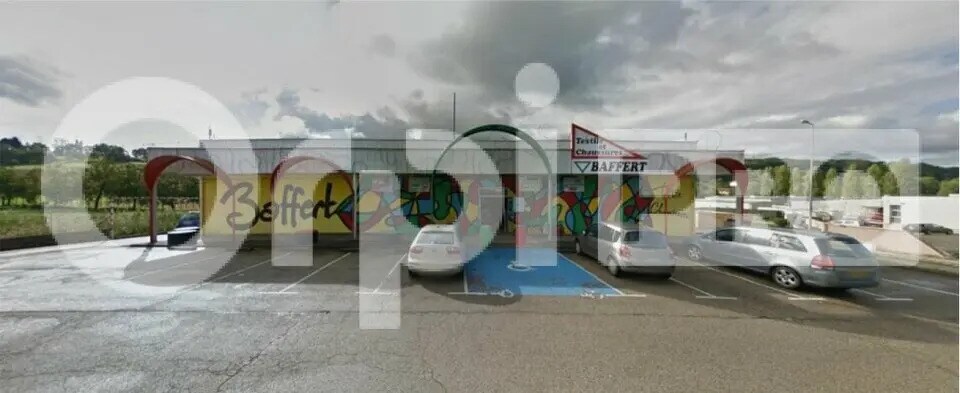 Local commercial dans Ruy-Montceau à vendre - Photo de l’immeuble – Image 2 sur 3