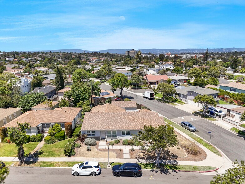 7803 Flight Ave, Los Angeles, CA à vendre - Photo de l’immeuble – Image 3 sur 17