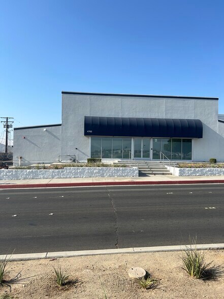 4765 E Ramon Rd, Palm Springs, CA à vendre - Photo de l’immeuble – Image 3 sur 14