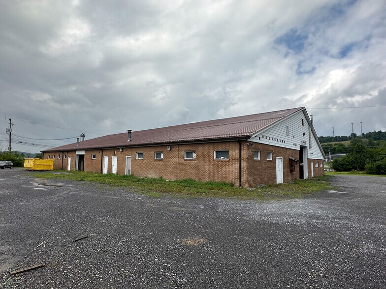 338 Pound Ln, Duncansville, PA à louer - Photo de l’immeuble – Image 3 sur 22