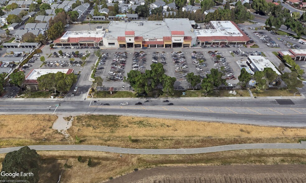 185 Branham Ln, San Jose, CA à louer - Photo de l’immeuble – Image 3 sur 4