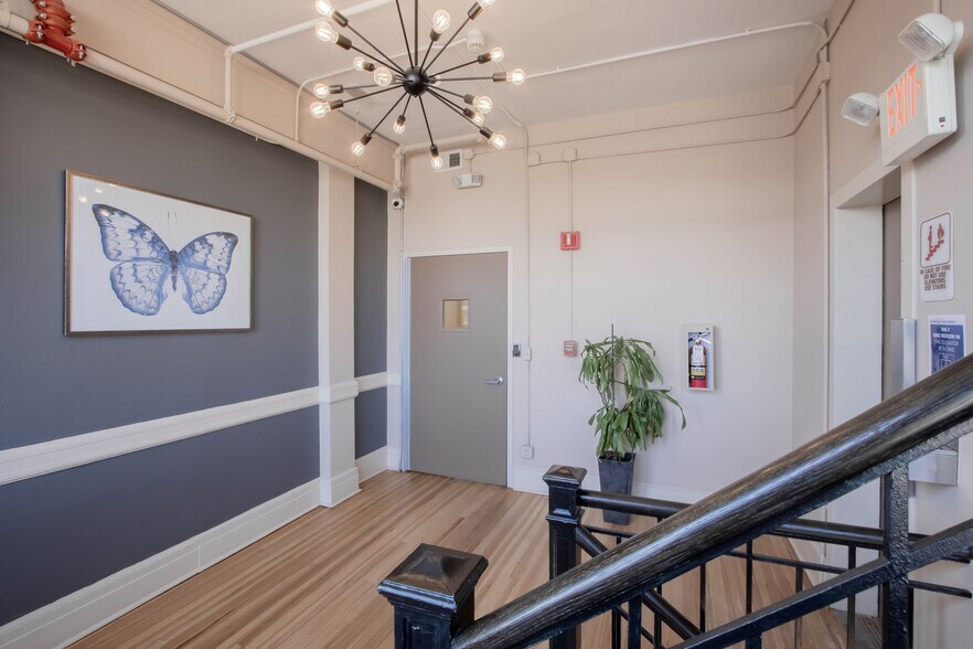 12 Broad St, Red Bank, NJ à louer - Hall d’entrée – Image 3 sur 8