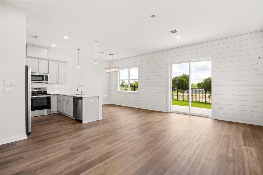 710 N Sycamore St, Hico, TX à vendre - Photo intérieure – Image 3 sur 36
