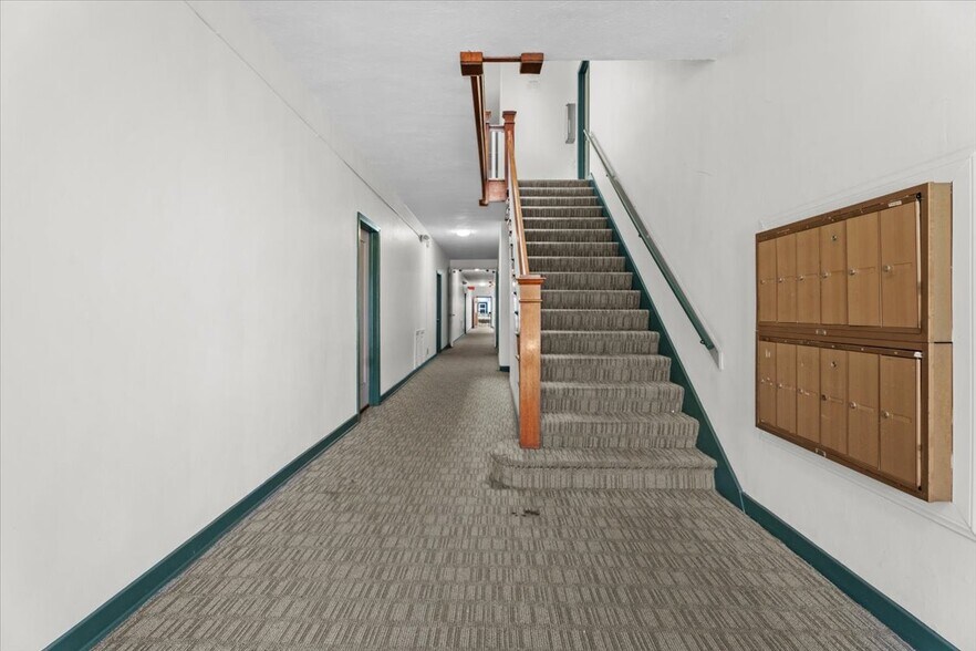 630 S Cochran Ave, Los Angeles, CA à vendre - Photo de l’immeuble – Image 3 sur 17