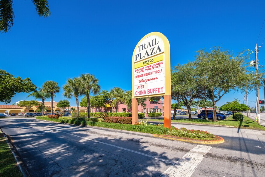 936-1180 SW 67th Ave, Miami, FL à louer - Photo de l’immeuble – Image 2 sur 8