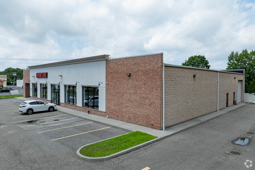 2145 Rt 112, Medford, NY à vendre - Photo de l’immeuble – Image 2 sur 5