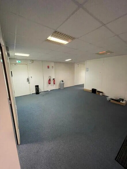 Bureau dans Carros à louer - Photo intérieure – Image 2 sur 11