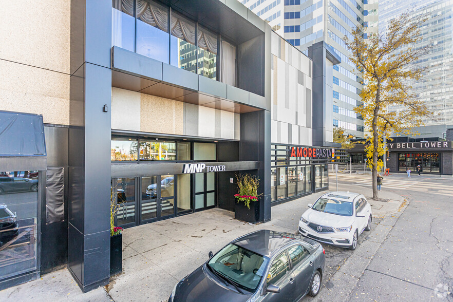 10235 101st St NW, Edmonton, AB à louer - Photo de l’immeuble – Image 3 sur 5