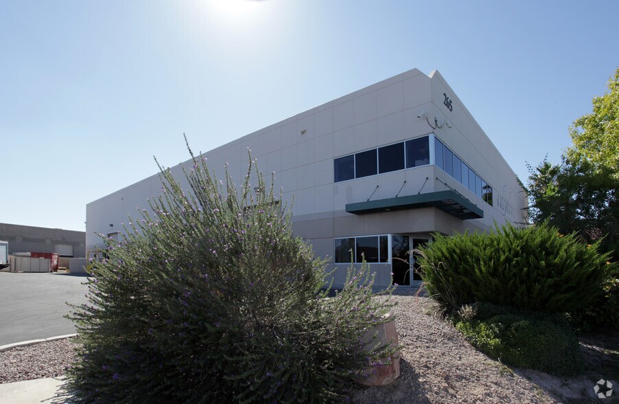 265 Pilot Rd, Las Vegas, NV à louer - Photo de l’immeuble – Image 2 sur 4