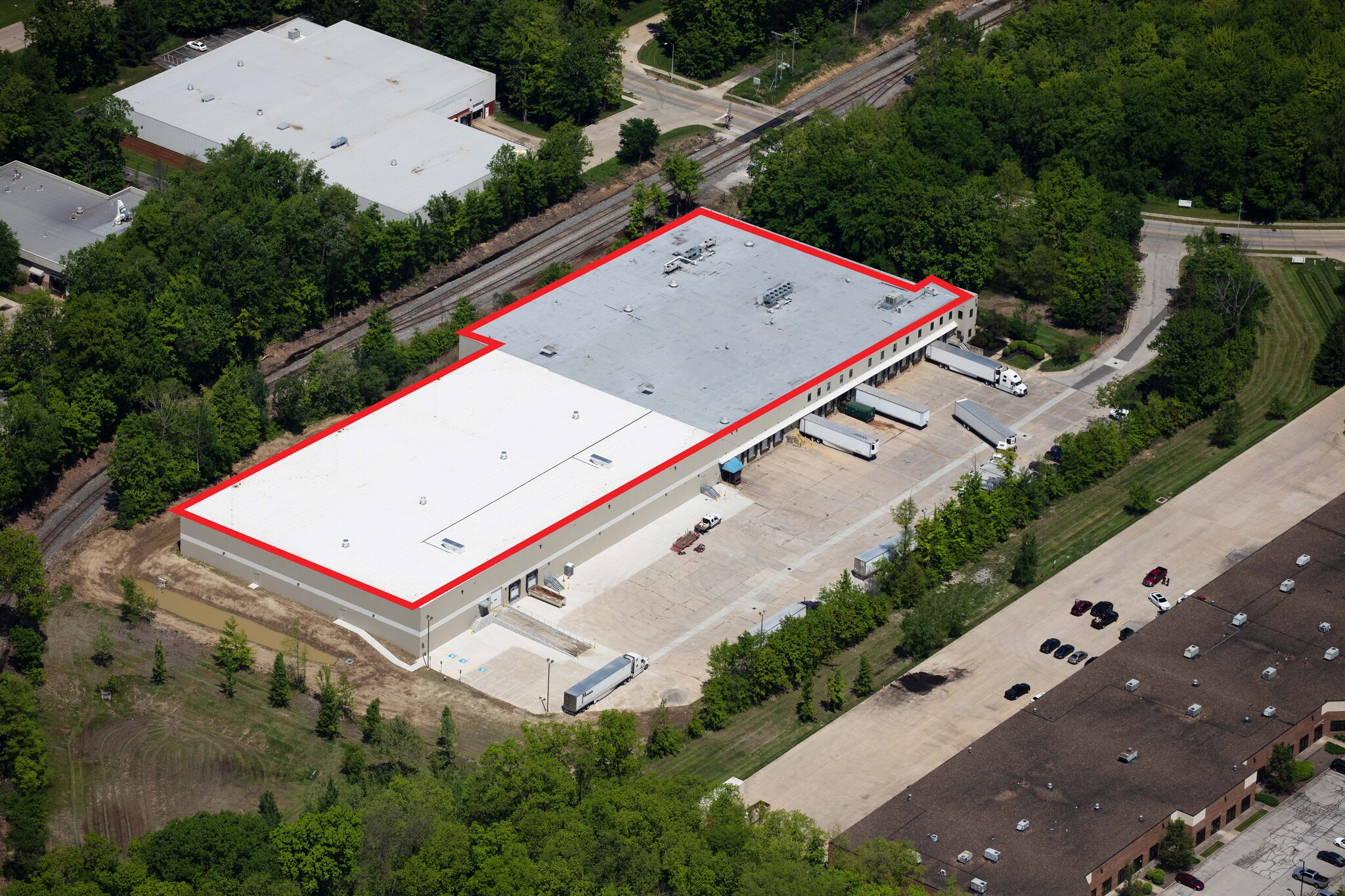 6575 Davis Industrial Pky, Solon, OH à louer Photo de l’immeuble– Image 1 sur 4