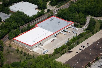 6575 Davis Industrial Pky, Solon, OH à louer Photo de l’immeuble– Image 1 sur 4
