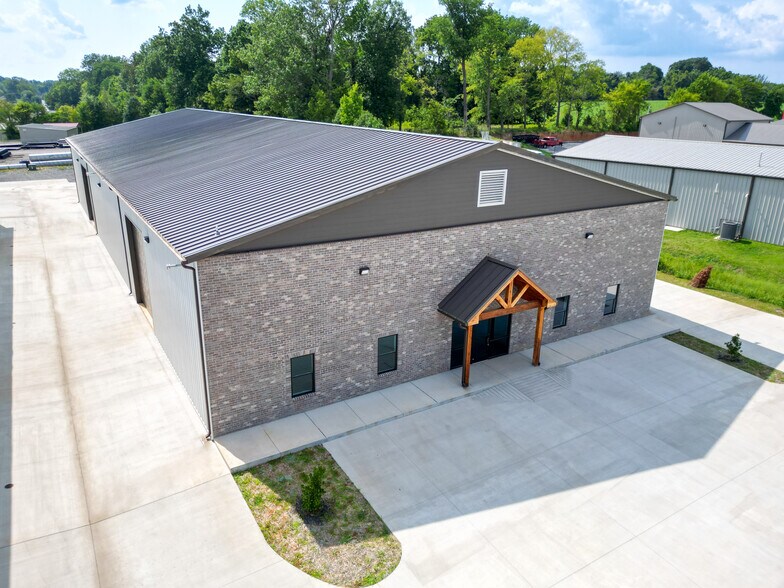 100 Industrial Dr, Clarksville, TN à louer - Photo principale – Image 1 sur 11
