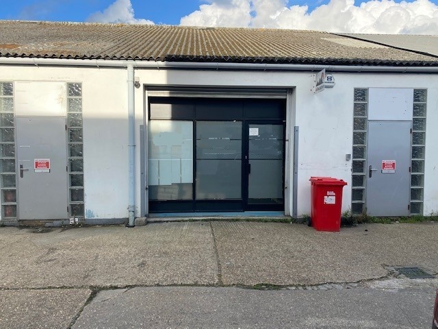 Stirling Way, Borehamwood à louer - Photo de l’immeuble – Image 1 sur 7
