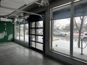 1319 Edmonton Trl NE, Calgary, AB à louer Photo intérieure– Image 2 sur 6