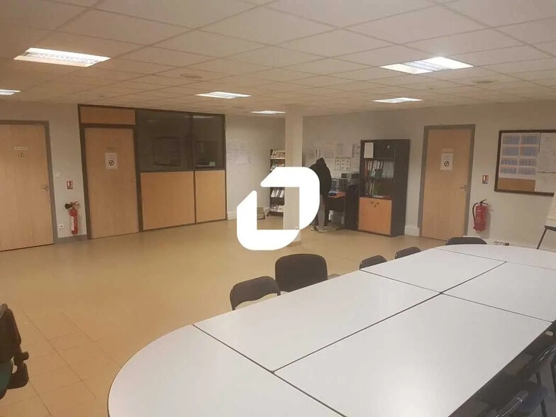 Bureau dans Beaumont-sur-Oise à louer - Photo de l’immeuble – Image 3 sur 9