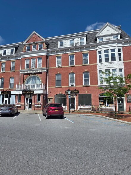 28 Charles Colman Blvd, Pawling, NY à louer - Photo principale – Image 1 sur 5