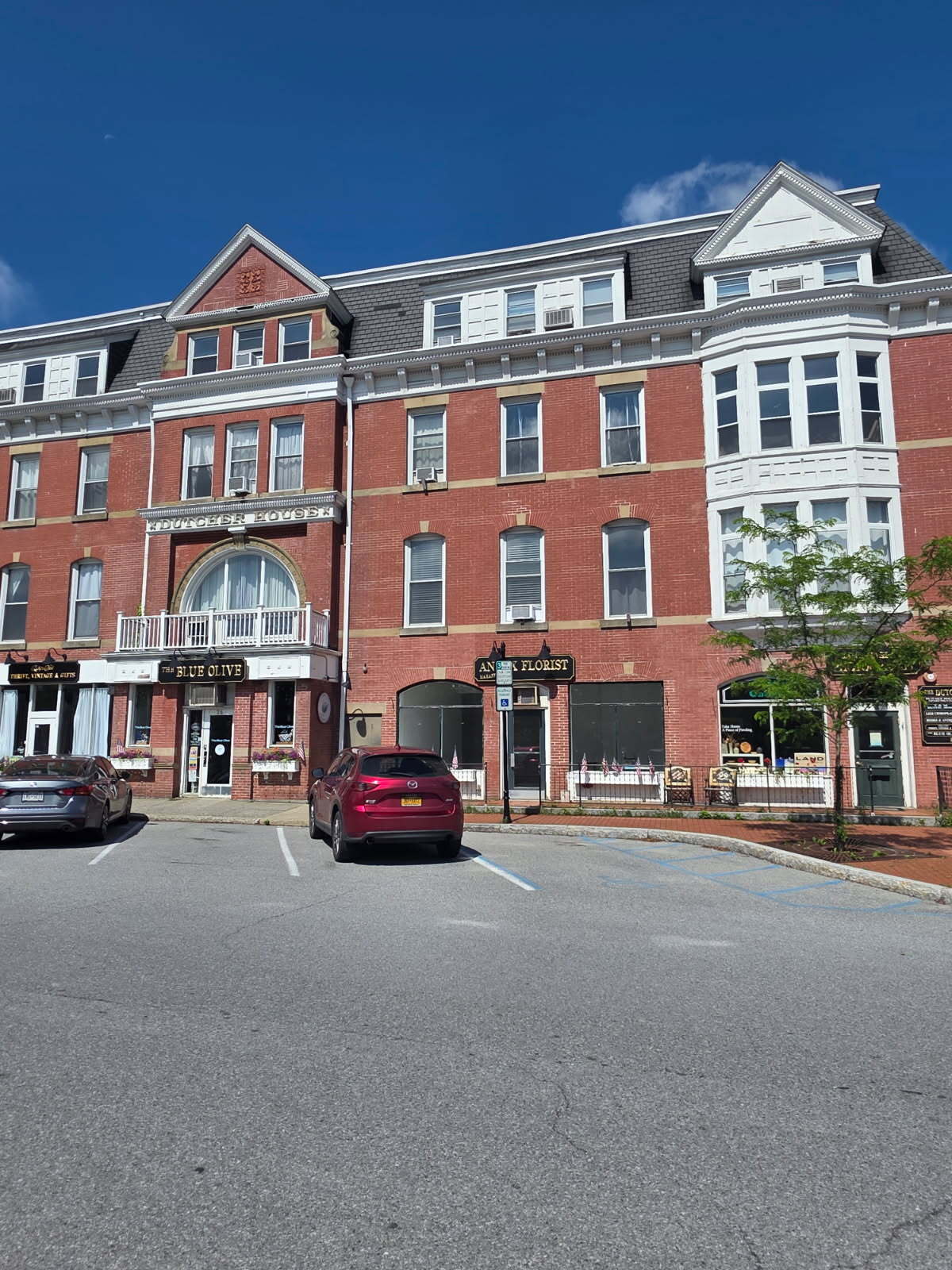 28 Charles Colman Blvd, Pawling, NY à louer Photo principale– Image 1 sur 6