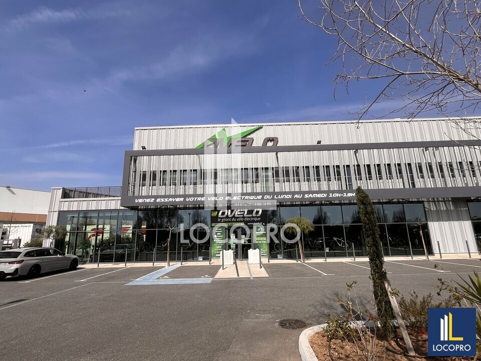 Industriel/Logistique dans Fréjus à vendre Photo de l’immeuble– Image 1 sur 10