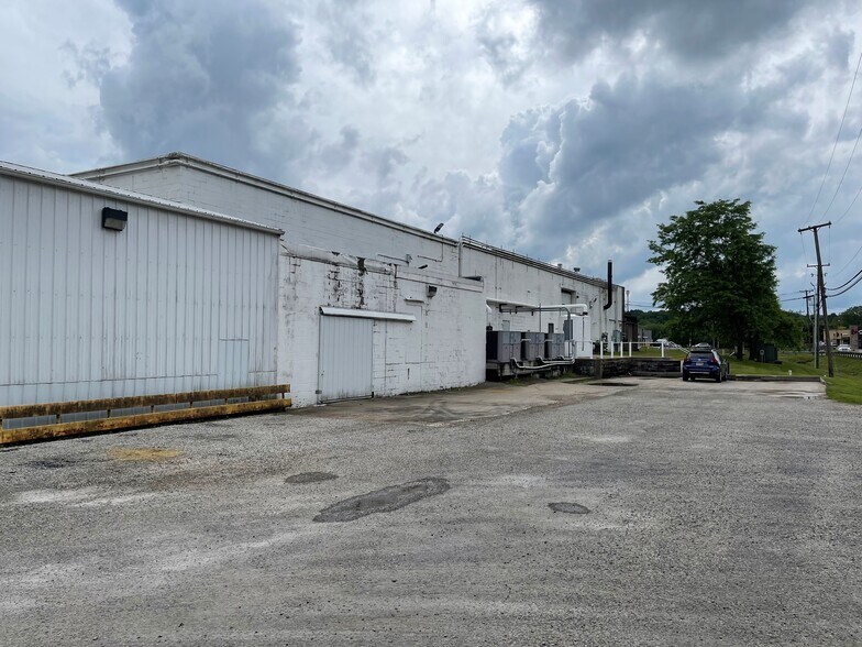 1597 S Washington St, Millersburg, OH à louer - Photo de l’immeuble – Image 2 sur 11