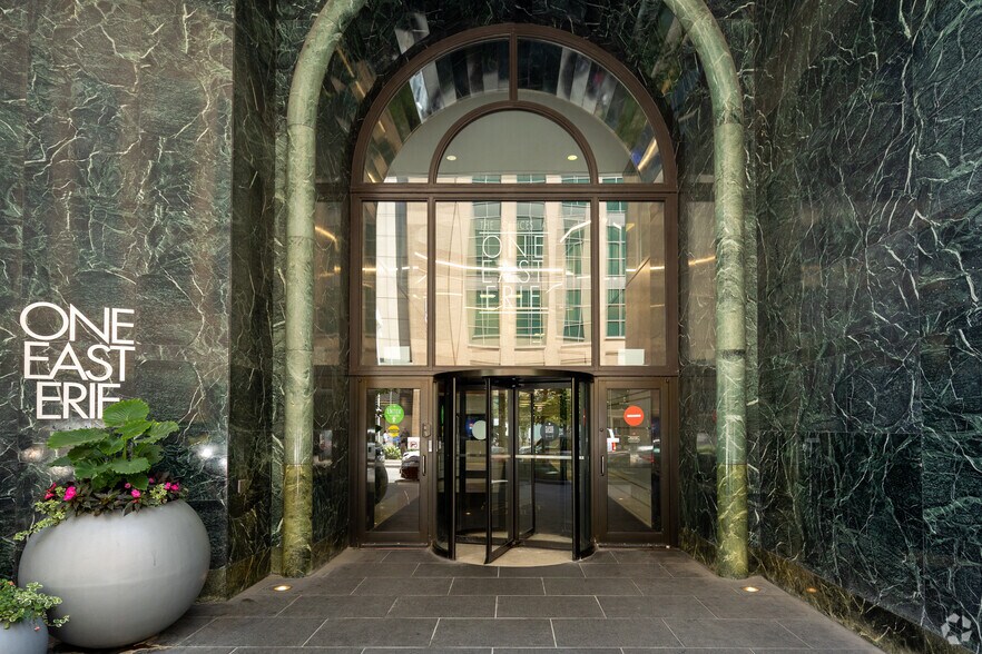 1 E Erie St, Chicago, IL à louer - Photo de l’immeuble – Image 3 sur 4