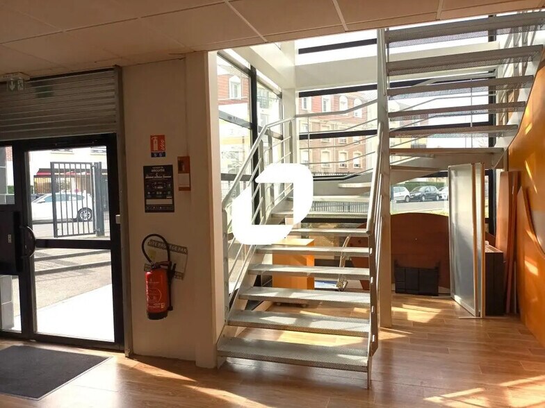 Bureau dans Marcq-en-Baroeul à louer - Hall d’entrée – Image 2 sur 9