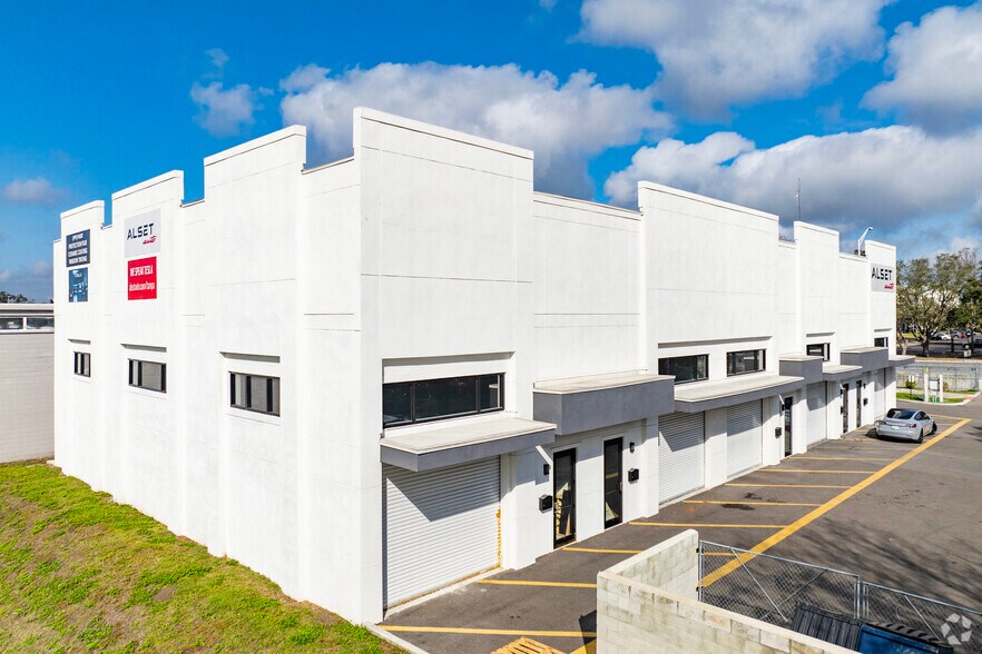 4403 E Columbus Dr, Tampa, FL à louer - Photo principale – Image 2 sur 13