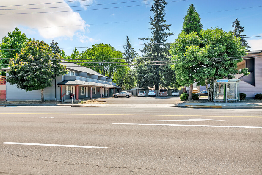 16804-16918 SE Division St, Portland, OR à vendre - Photo principale – Image 1 sur 8