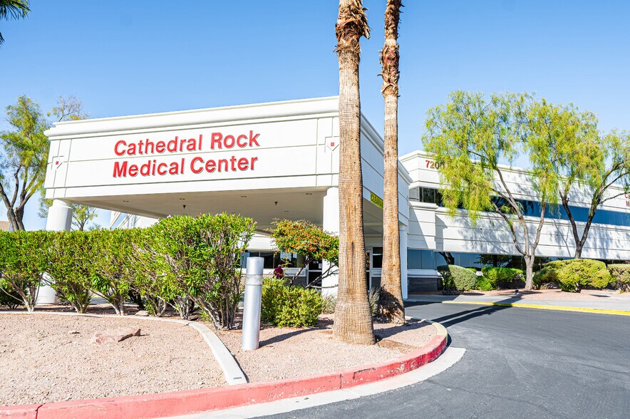 7200 W Cathedral Rock Dr, Las Vegas, NV à vendre - Photo de l’immeuble – Image 1 sur 38