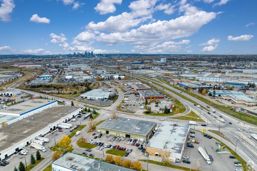 6204 30th St SE, Calgary, AB à louer - Aérien – Image 3 sur 7