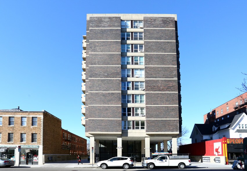 872 Massachusetts Ave, Cambridge, MA à louer - Photo de l’immeuble – Image 2 sur 13