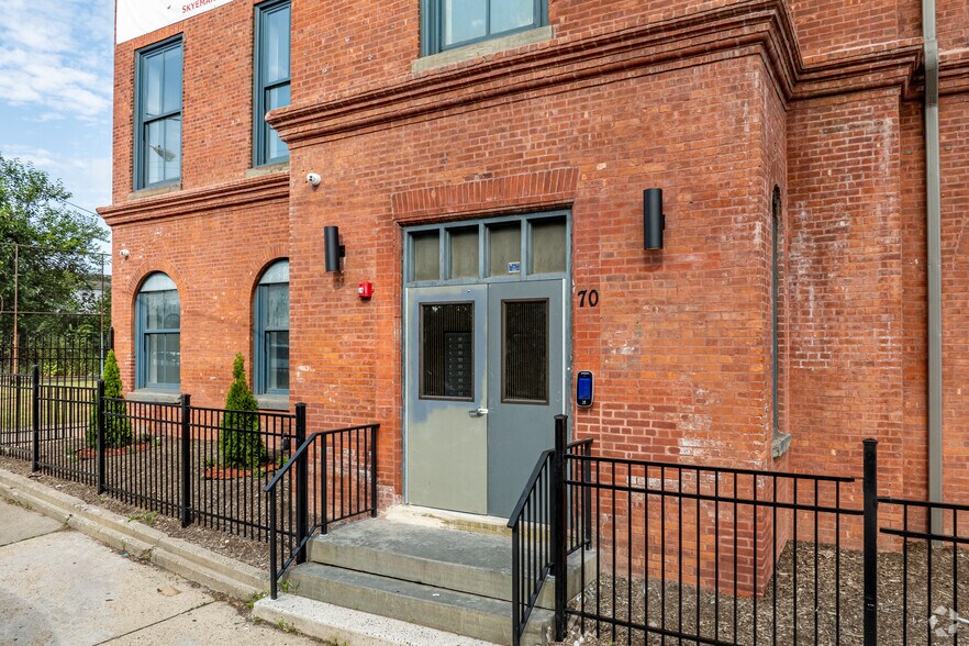 70 Roseville Ave, Newark, NJ à vendre - Photo de l’immeuble – Image 3 sur 31