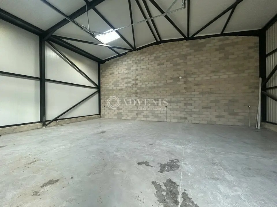 Industriel/Logistique dans Coursan à louer Photo intérieure– Image 1 sur 3