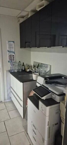 Local commercial dans Massieux à vendre - Photo de l’immeuble – Image 3 sur 5