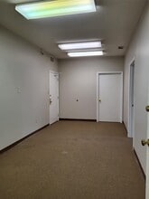 233 S Sharon Amity Rd, Charlotte, NC à louer Photo intérieure– Image 1 sur 2