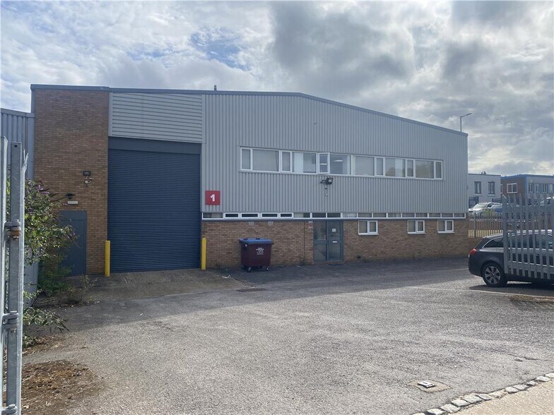 Cradock Rd, Luton à louer - Photo de l’immeuble – Image 3 sur 4