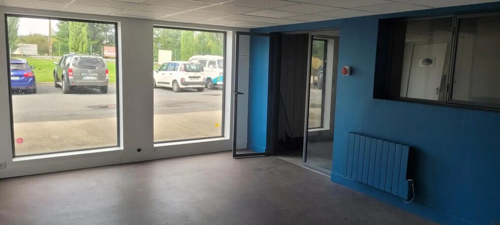 Local d’activités dans CIVRIEUX-D'AZERGUES à louer - Photo de l’immeuble – Image 3 sur 5