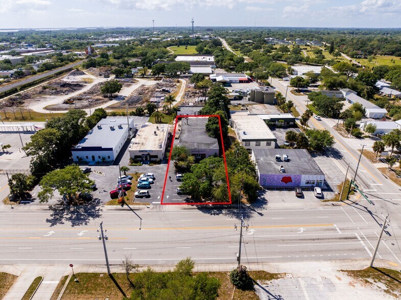 1245 16th St, Vero Beach, FL à vendre - Photo de l’immeuble – Image 1 sur 13