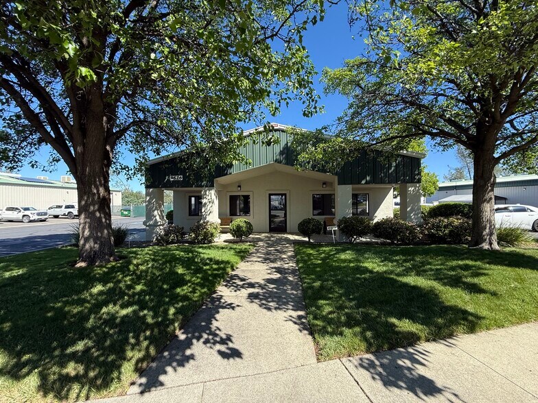 9626 Tanqueray Ct, Redding, CA à louer - Photo de l’immeuble – Image 2 sur 3