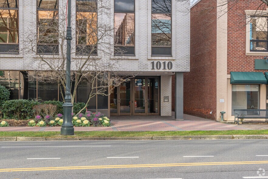 1010 Franklin Ave, Garden City, NY à louer - Photo de l’immeuble – Image 3 sur 7