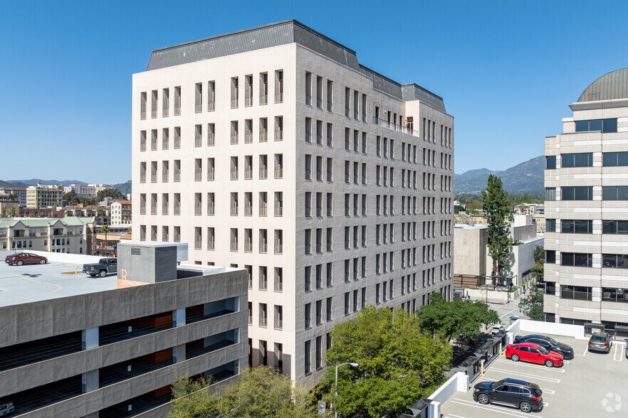 790 E Colorado Blvd, Pasadena, CA à louer - Photo de l’immeuble – Image 2 sur 12