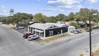 Plus de détails pour 321 E Fannin St, Luling, TX - Local d'activités à louer