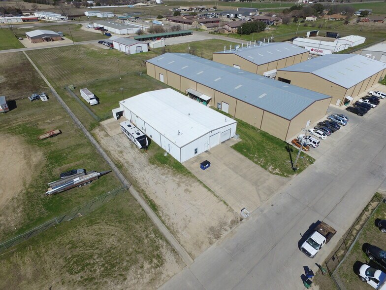 1200 Foundation Dr, Pilot Point, TX à louer - Photo de l’immeuble – Image 2 sur 11