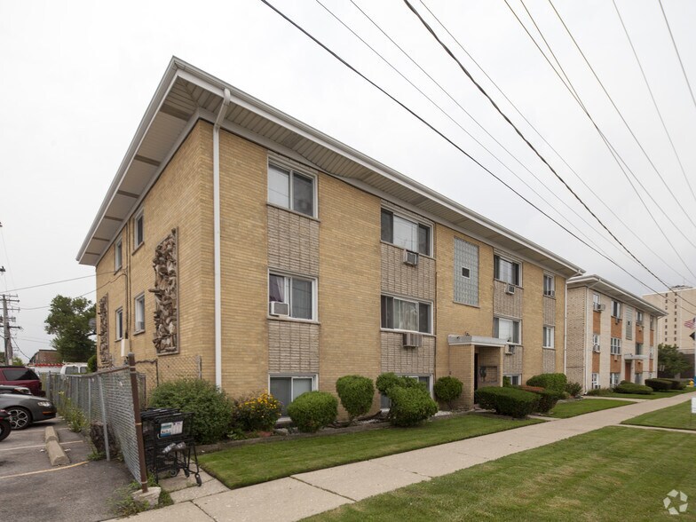 7005 W Gunnison St, Harwood Heights, IL à vendre - Photo de l’immeuble – Image 2 sur 4